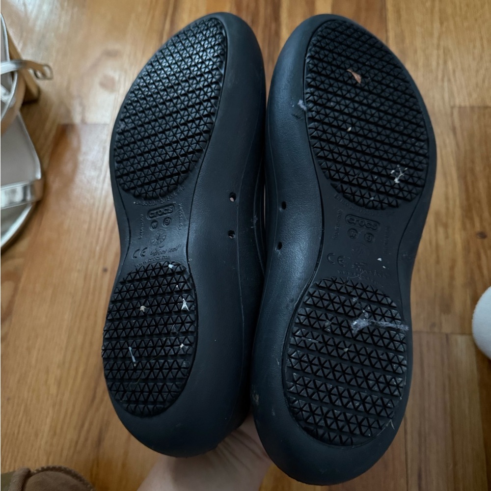 Crocs Black Ballet Flats Iconic Comfort Slip On Work Shoes Women’s Size 9 - Picture 2 of 3